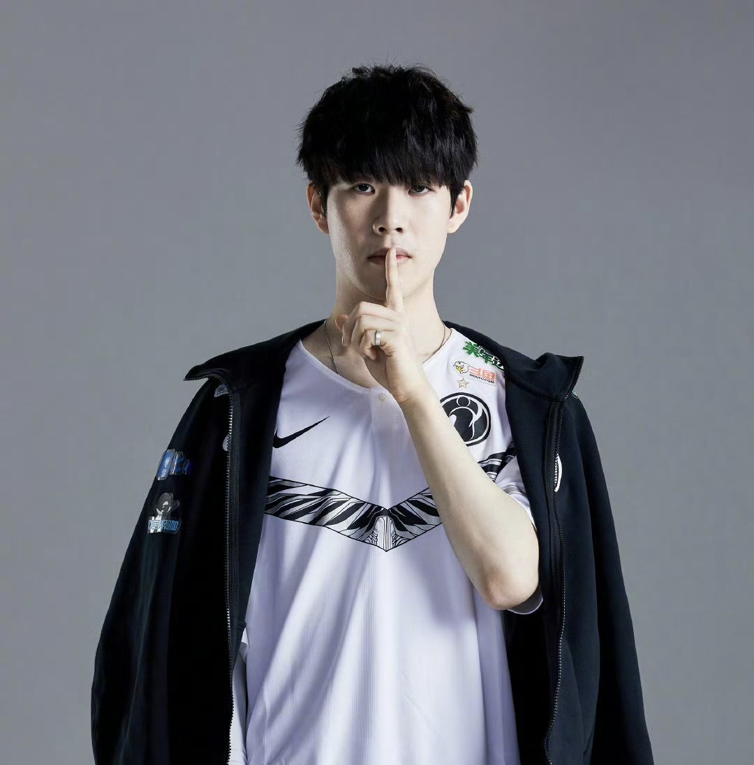 与其他球员 与其他球员